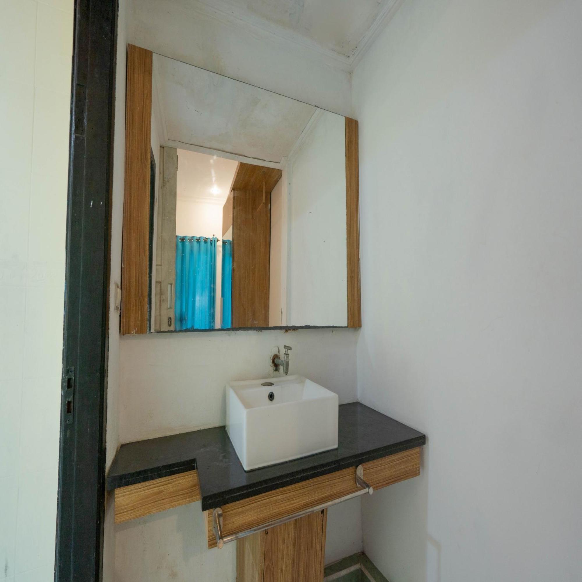 Gili White Bamboo Resort Джили Трауанган Екстериор снимка