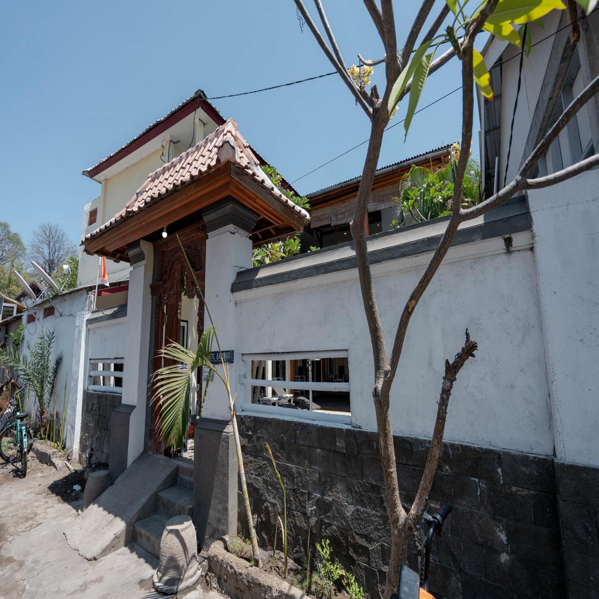 Gili White Bamboo Resort Джили Трауанган Екстериор снимка