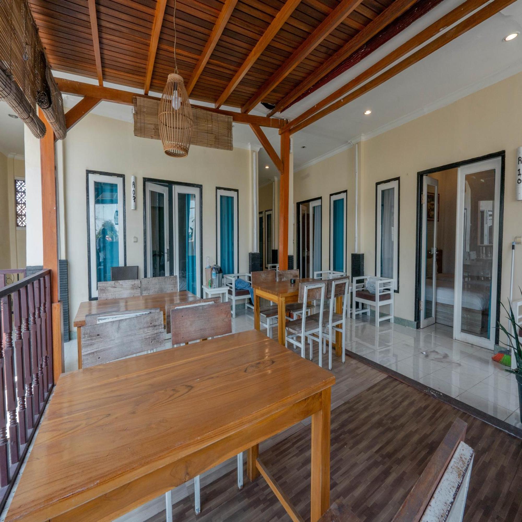 Gili White Bamboo Resort Джили Трауанган Екстериор снимка