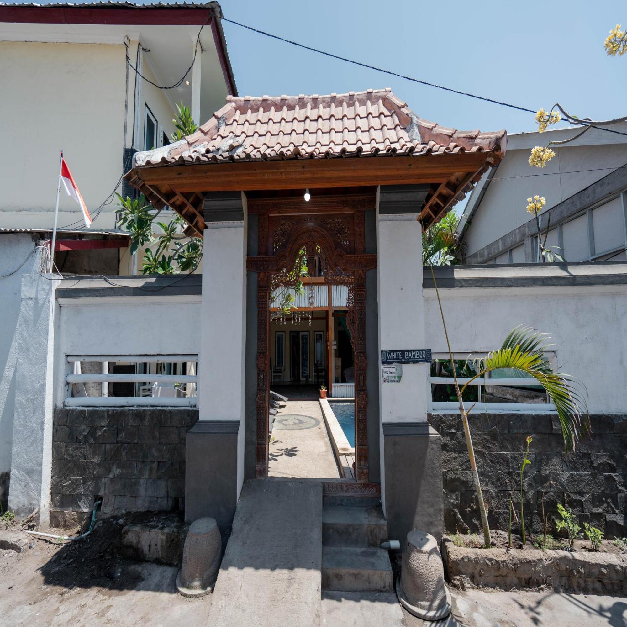Gili White Bamboo Resort Джили Трауанган Екстериор снимка